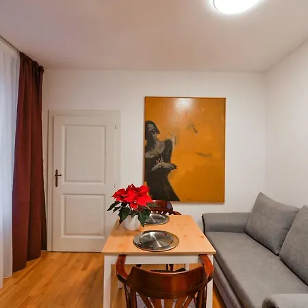 Apartment Romantic Near Charles Bridge